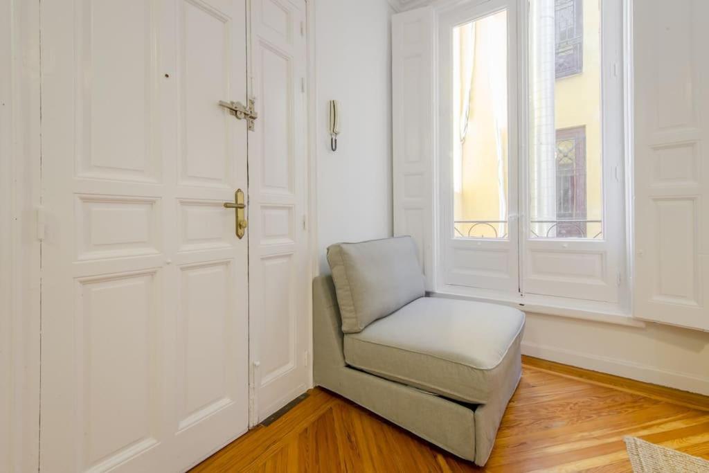 Petite E Chic Loft Para 3 En El Corazon De Madrid Exterior photo