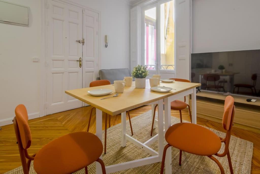 Petite E Chic Loft Para 3 En El Corazon De Madrid Exterior photo