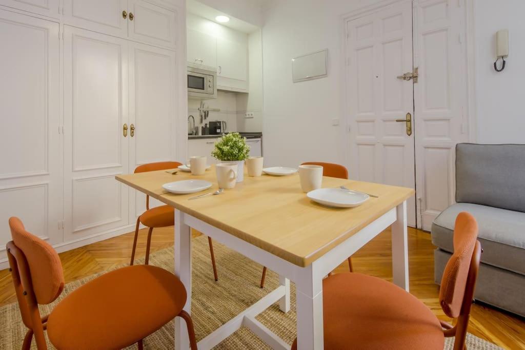 Petite E Chic Loft Para 3 En El Corazon De Madrid Exterior photo