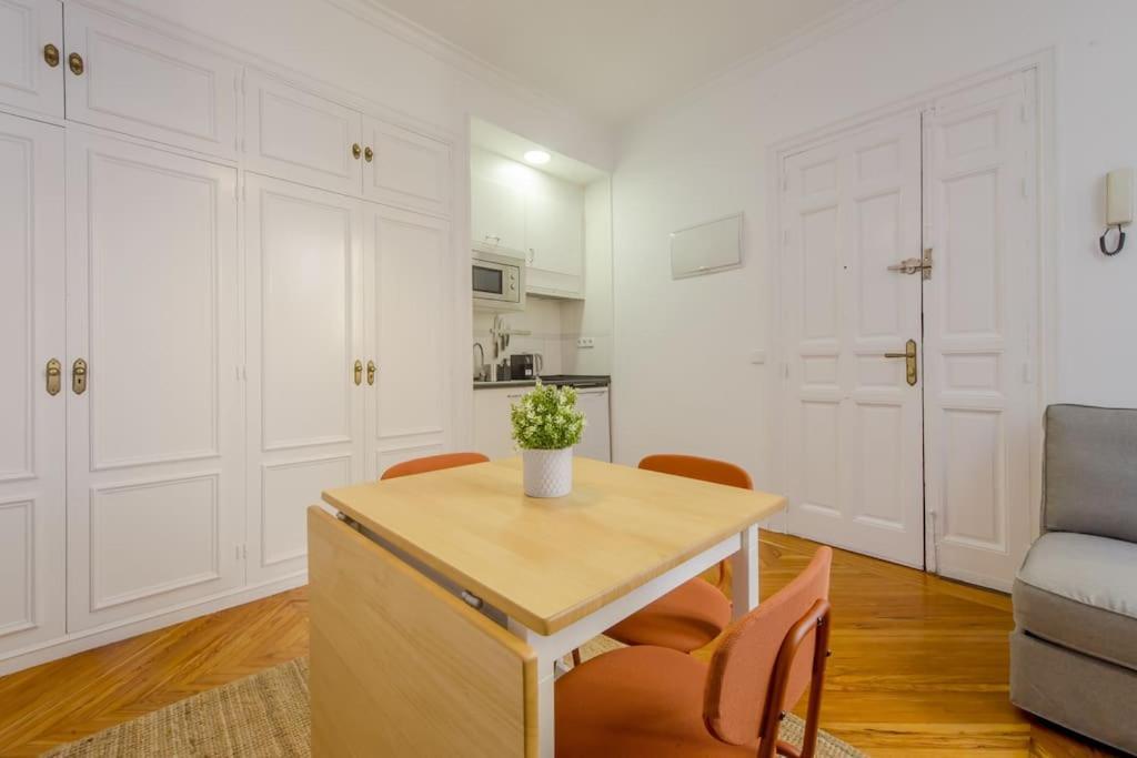 Petite E Chic Loft Para 3 En El Corazon De Madrid Exterior photo